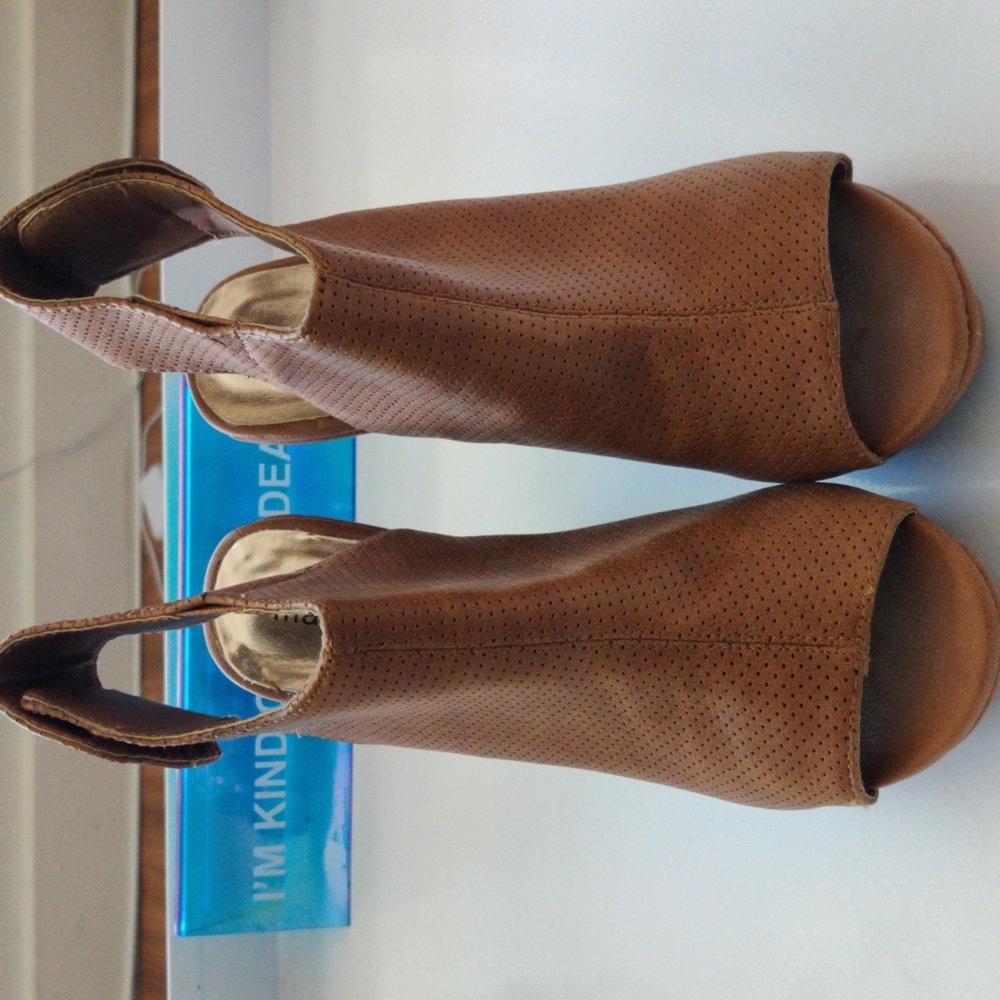 Madden Girl Wedge
